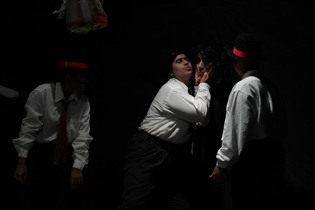 Absurdos 2 Absurdos: Cuadros de Ionesco