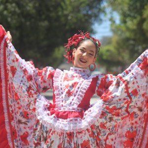 DE AQUÍ PA’ALLÁ: La Travesía de «Dani» por el Carnaval de Barranquilla DE AQUÍ PA’ALLÁ: La Travesía de «Dani» por el Carnaval de Barranquilla